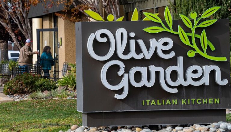 The Original Olive Garden Design Was Inspired By A Farmhouse